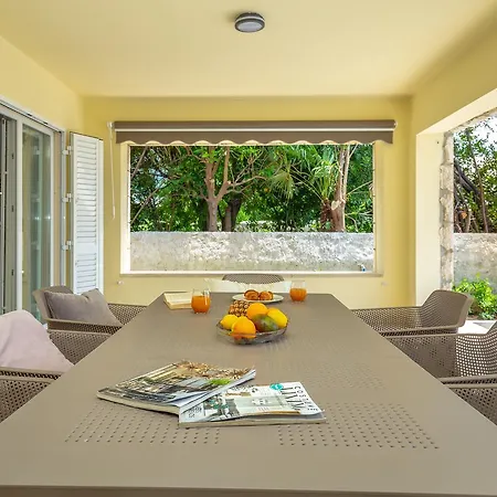 Hedera Estate, Hedera V *