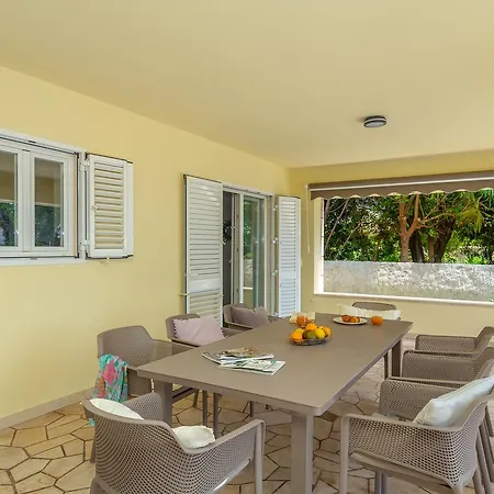 Hedera Estate, Hedera V Villa