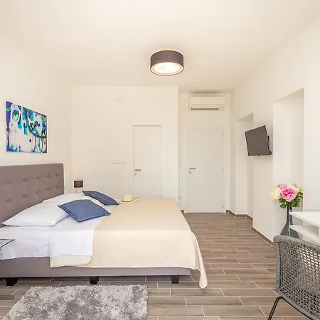 Villa Hedera Estate, Hedera V Ragusa