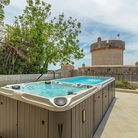 Hedera Estate, Hedera V Ragusa