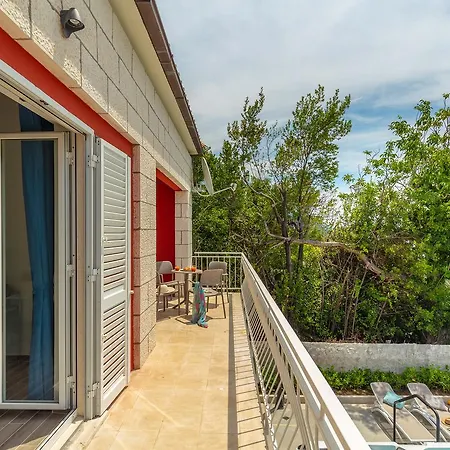 Hedera Estate, Hedera V Vila