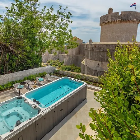 Hedera Estate, Hedera V Vila *