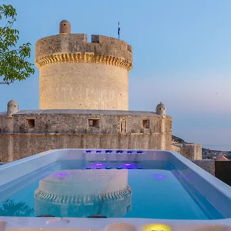 Hedera Estate, Hedera V *