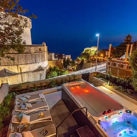 Hedera Estate, Hedera V Vila