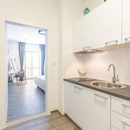 Hedera Estate, Hedera V Ragusa