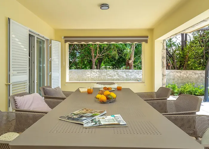 Hedera Estate, Hedera V *