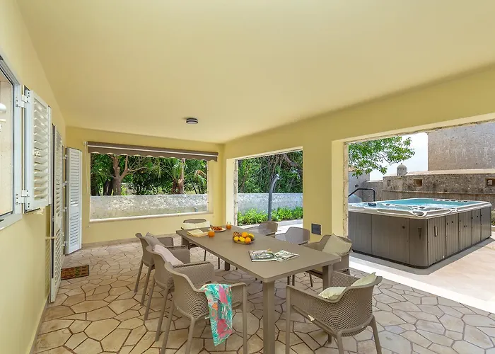 Villa Hedera Estate, Hedera V *